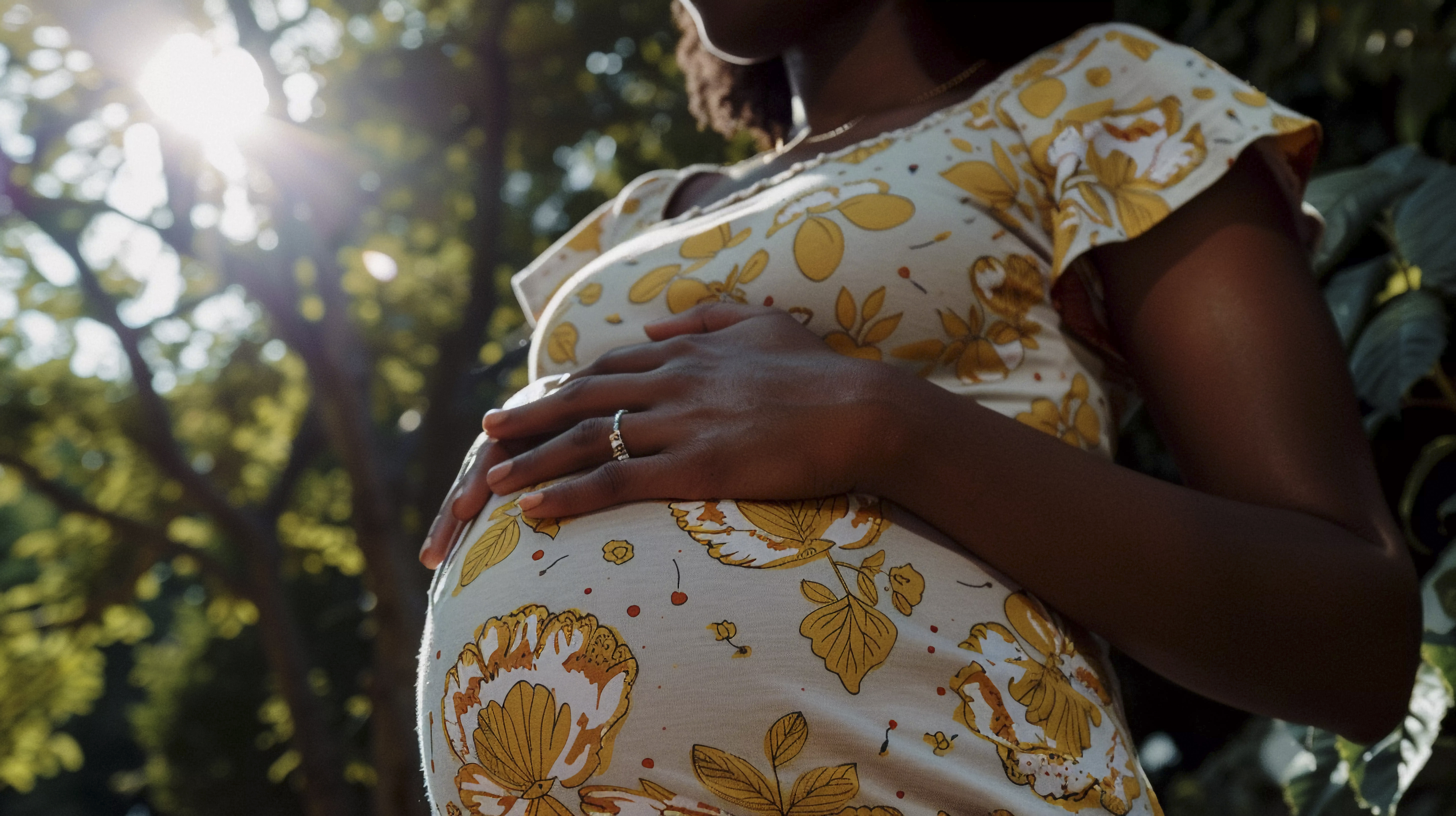 Black pregnant women posing (1)
