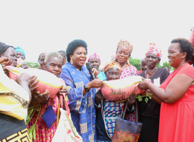 Otafiire +amongi+return+to+oyam+with+your+expired+politics.+dont+smuggle 20250505 054037 0000