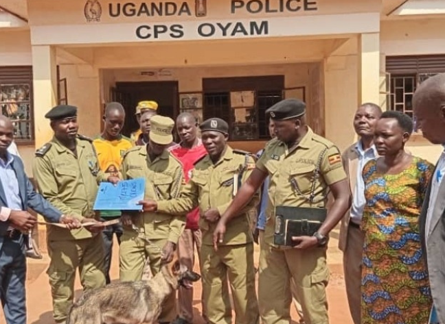 Otafiire+Amongi+return+to+Oyam+with+your+expired+politics.+Dont+smuggle+ 20251212 130855