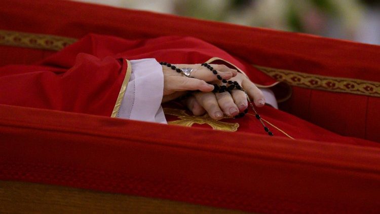 Pope francis dead body