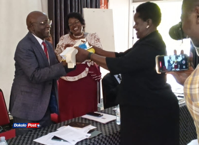 Otafiire+Amongi+return+to+Oyam+with+your+expired+politics.+Dont+smuggle+ 20260402 224314